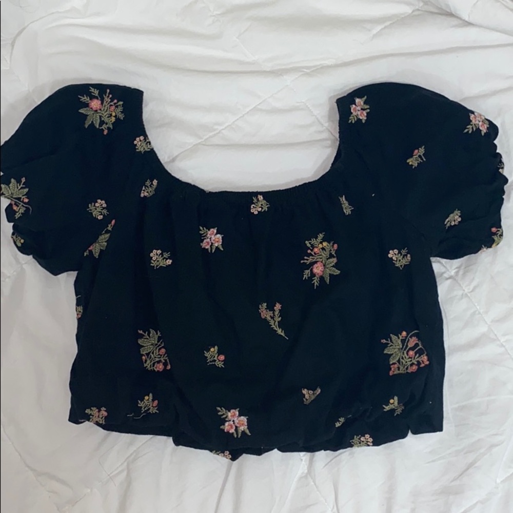 American Eagle Puff Shoulder Crop Top
